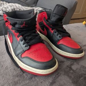 Jordan Men's Black and Red Sneakers